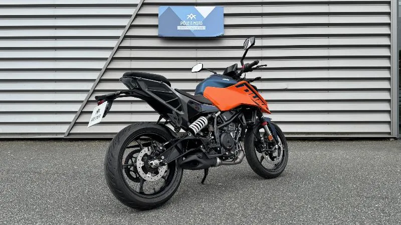 125 DUKE ABS