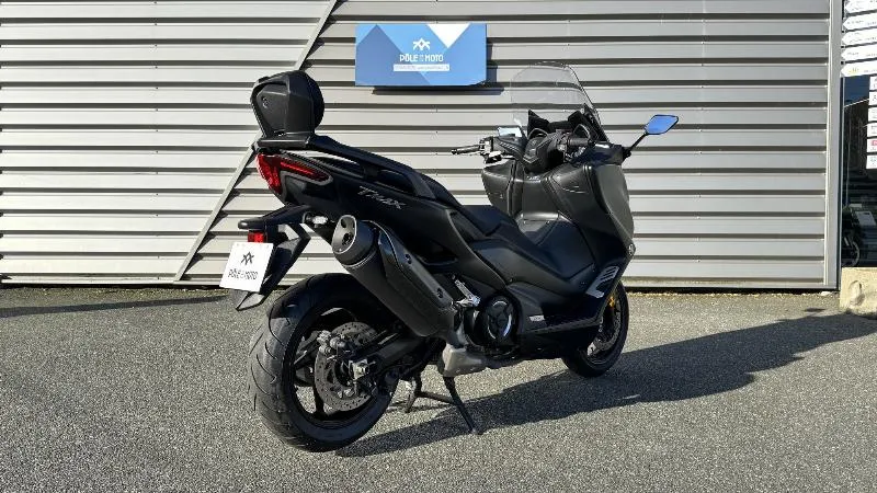 XP TMAX 560