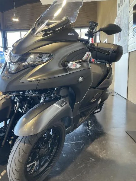 TRICITY 300