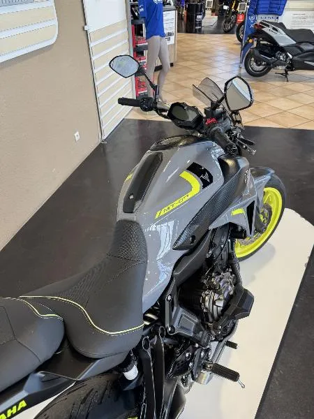MT07