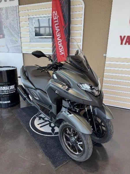 TRICITY 300