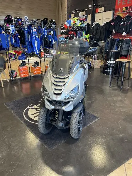 METROPOLIS 400