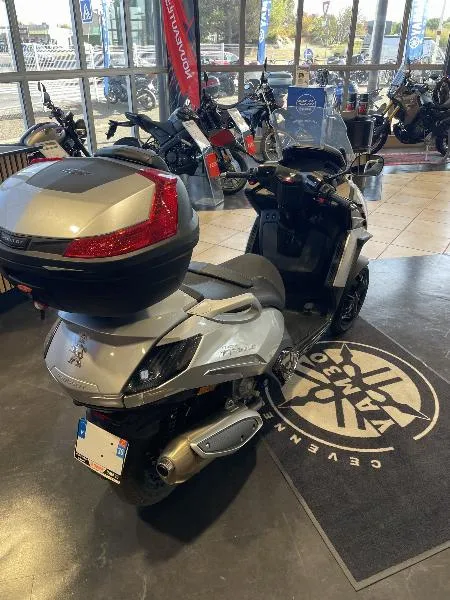 METROPOLIS 400