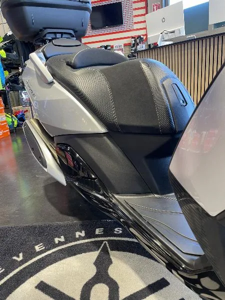 METROPOLIS 400
