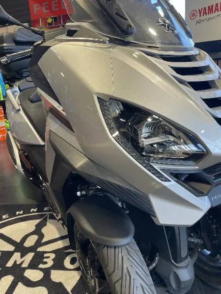 METROPOLIS 400