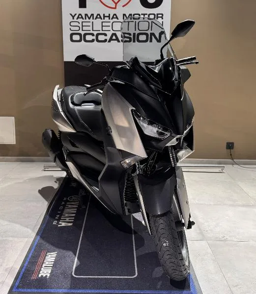 XMAX 300