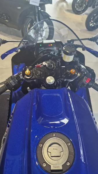 YZFR7