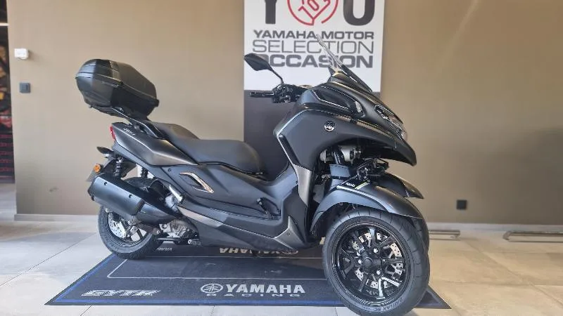 TRICITY 300