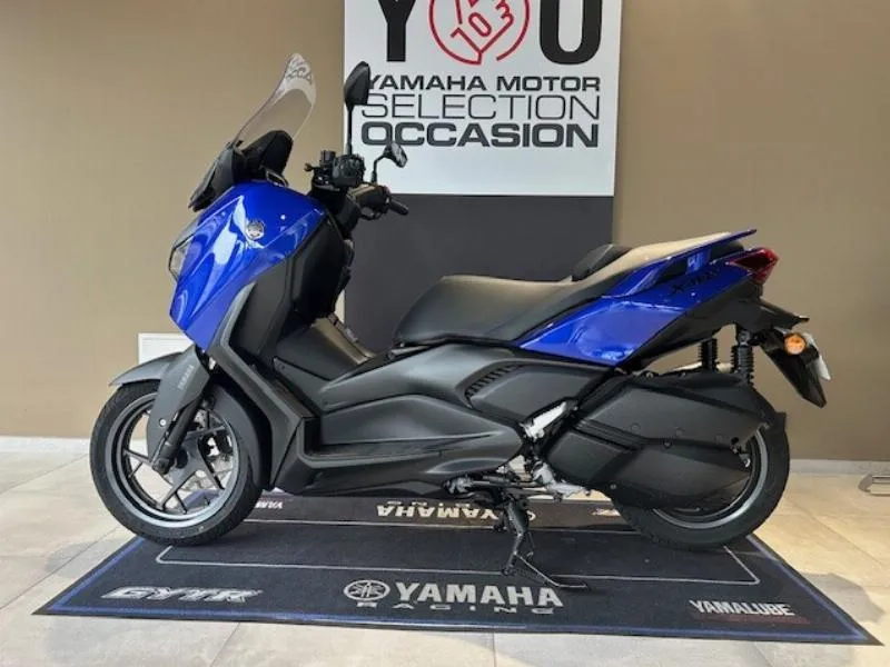 XMAX 300