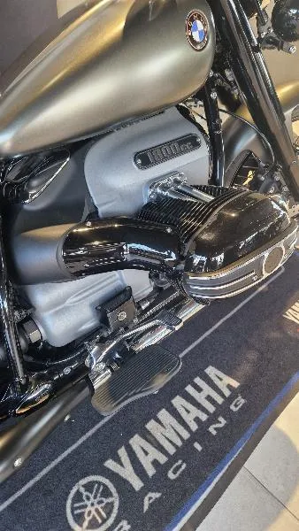 R 18 Custom