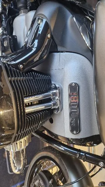 R 18 Custom