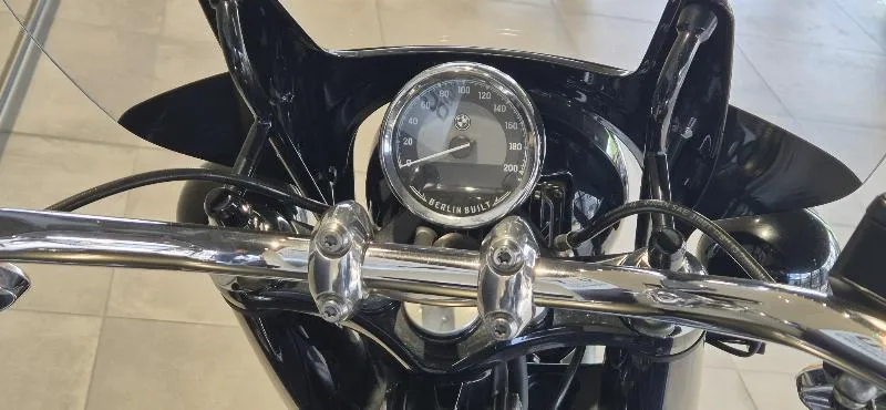 R 18 Custom
