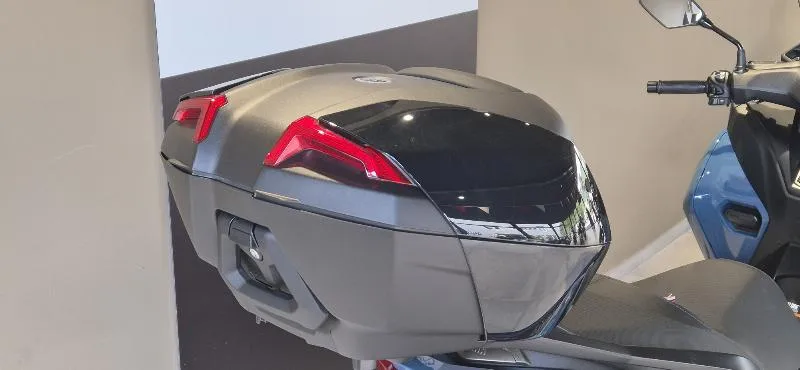 TRICITY 300