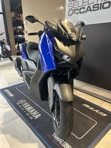 XMAX 300