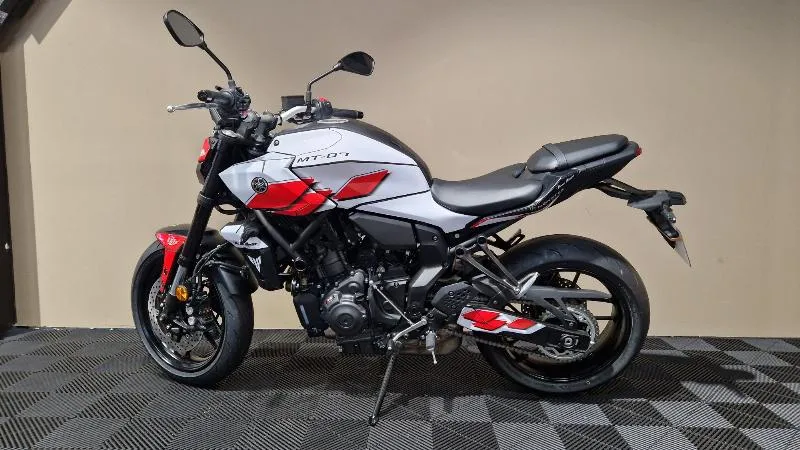 MT07