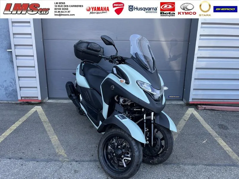 TRICITY 300
