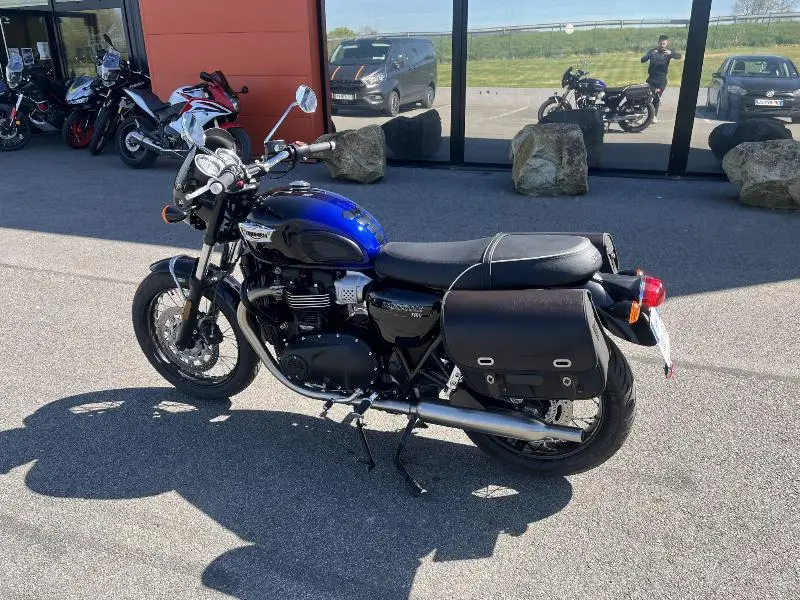 Bonneville T100
