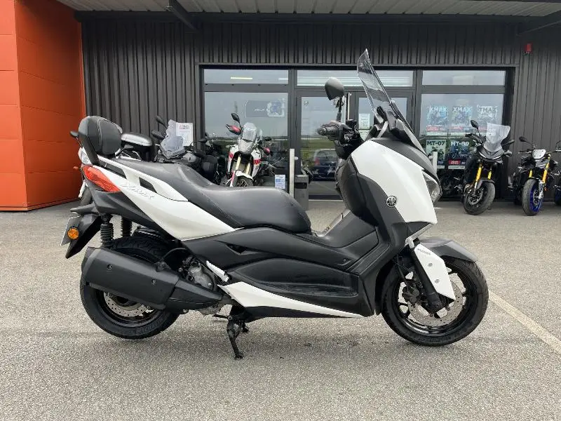 XMAX 300