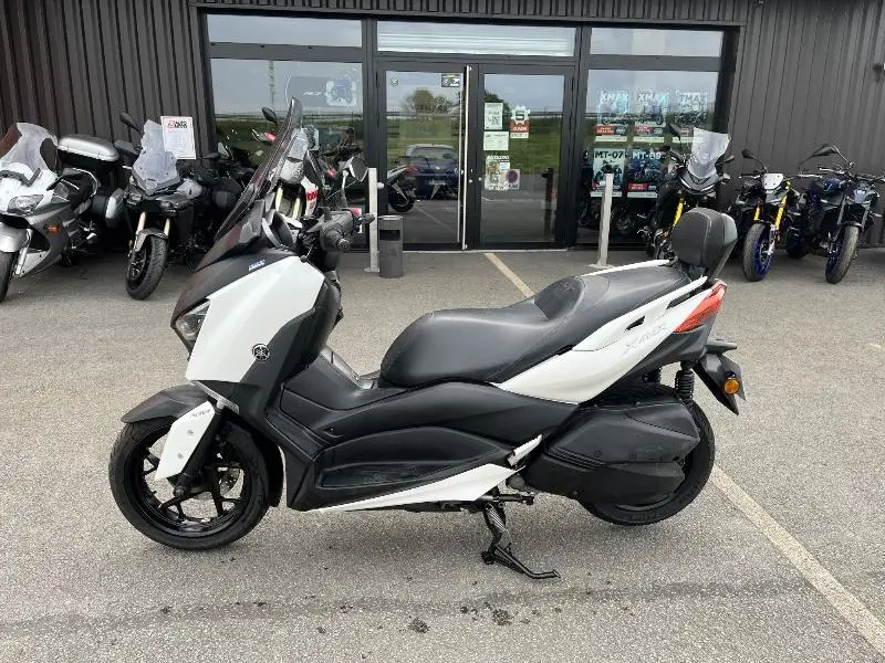 XMAX 300