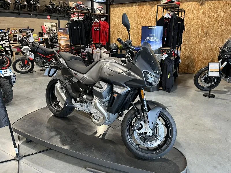 V100  MANDELLO