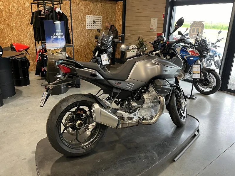 V100  MANDELLO