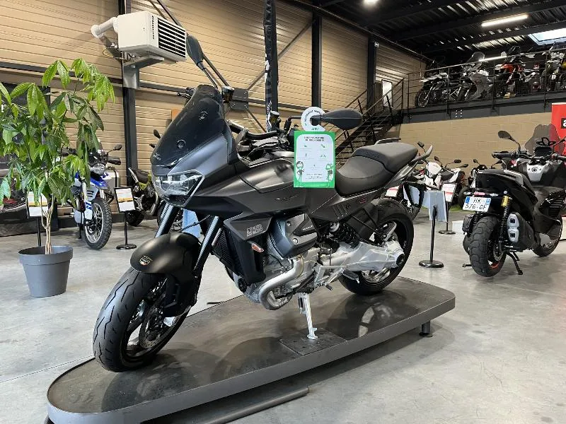 V100  MANDELLO