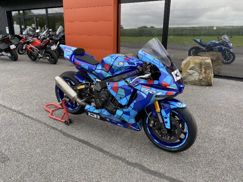 YZF 1000 R1