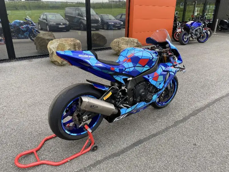 YZF 1000 R1