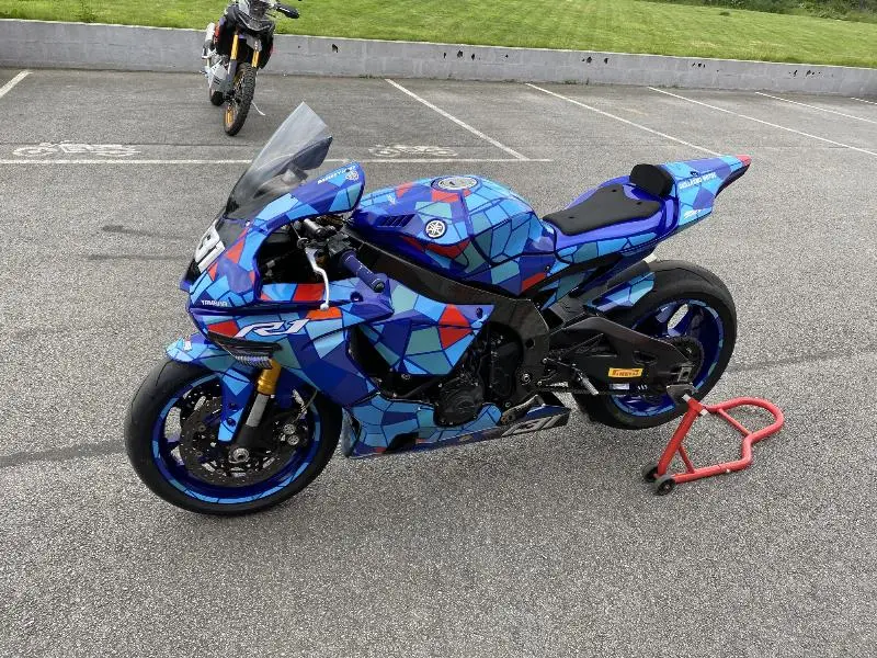 YZF 1000 R1