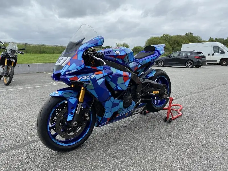 YZF 1000 R1