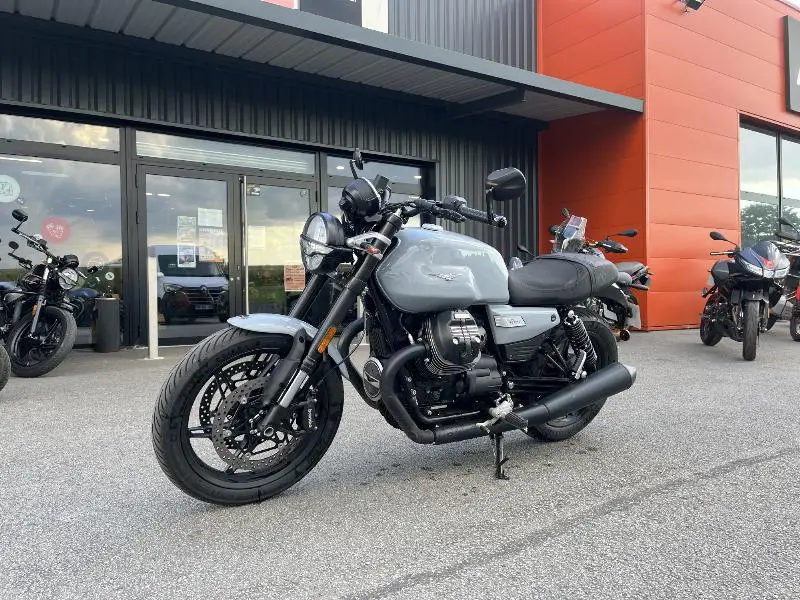 V7 SPORT 850
