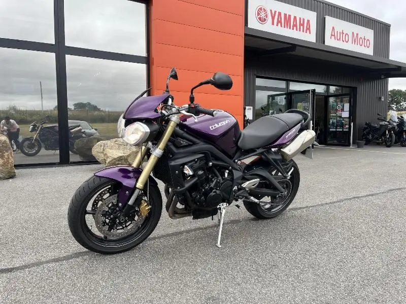 STREET TRIPLE 675
