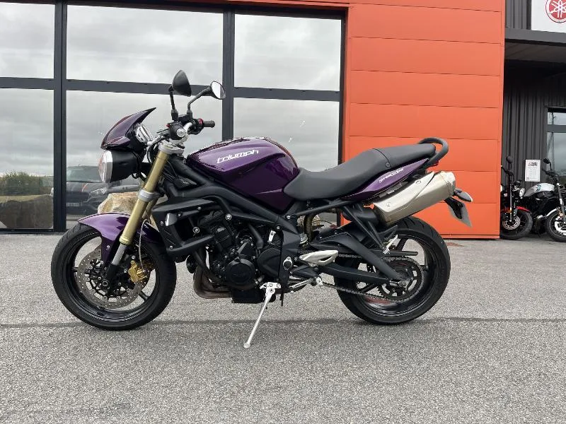 STREET TRIPLE 675