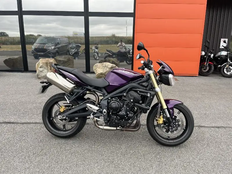 STREET TRIPLE 675