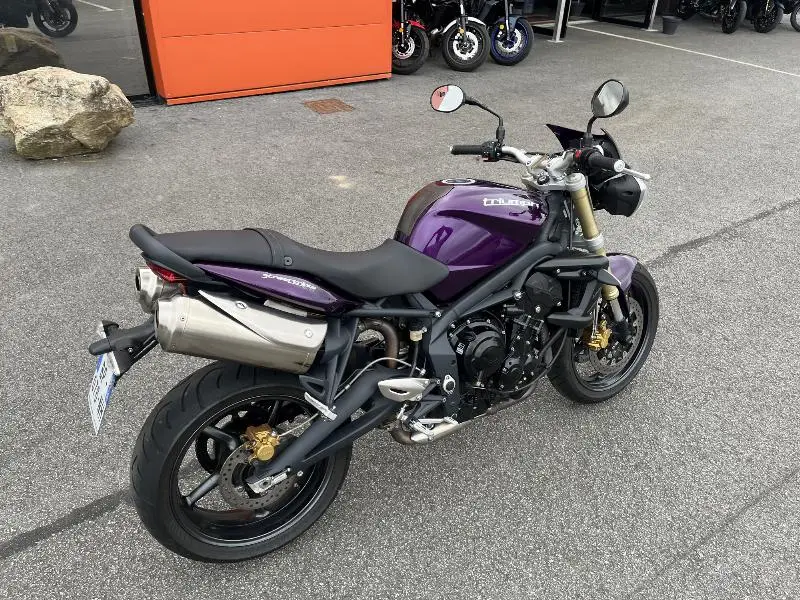 STREET TRIPLE 675