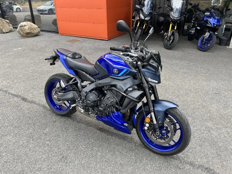 MT09