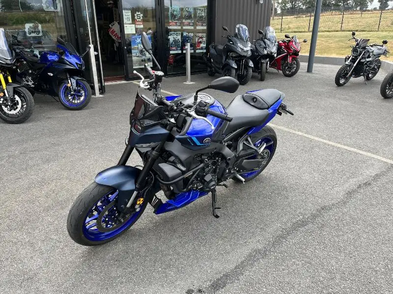 MT09