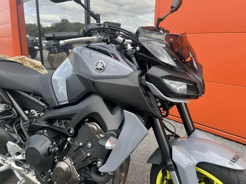 MT09