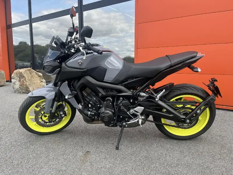 MT09