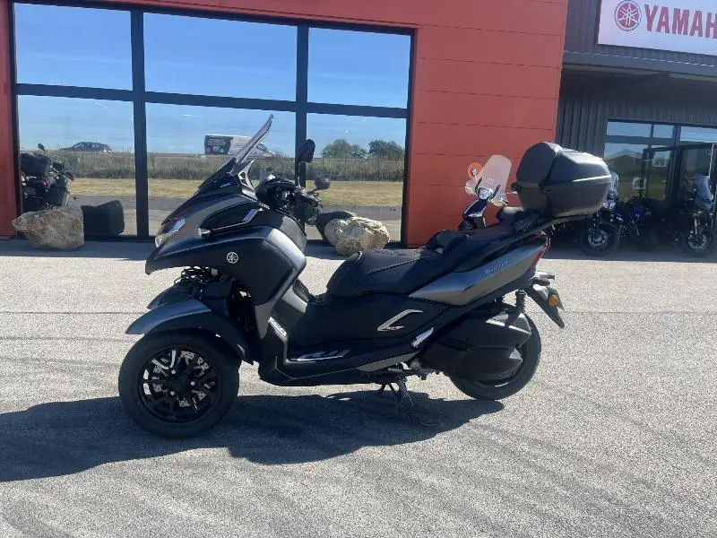 TRICITY 300