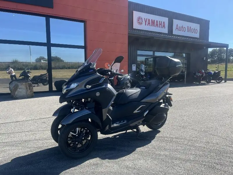 TRICITY 300