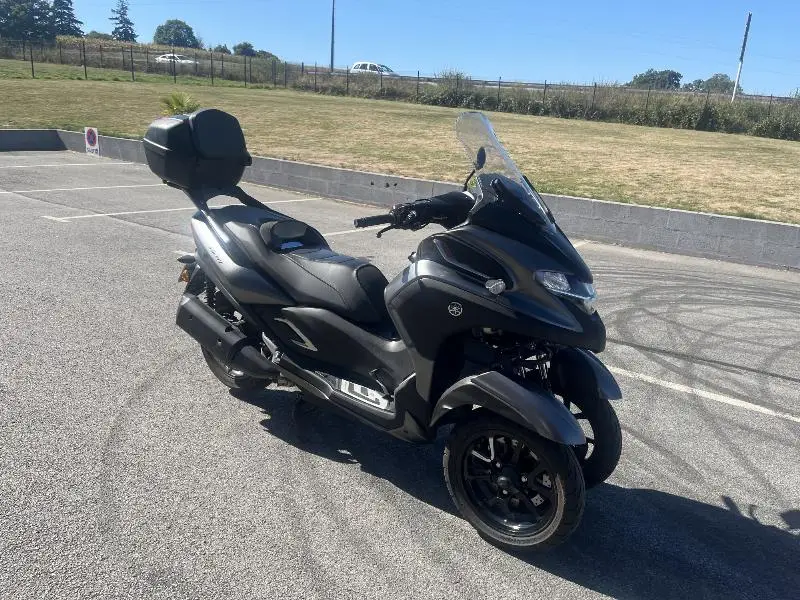 TRICITY 300