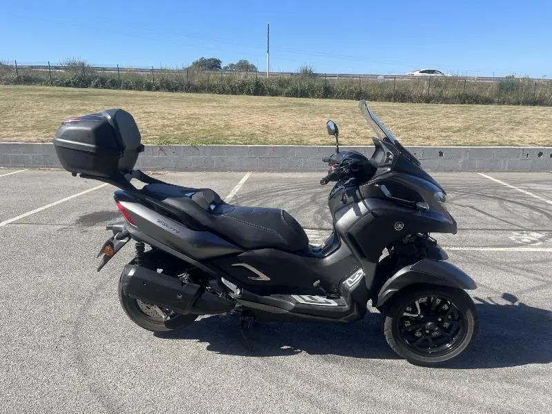 TRICITY 300