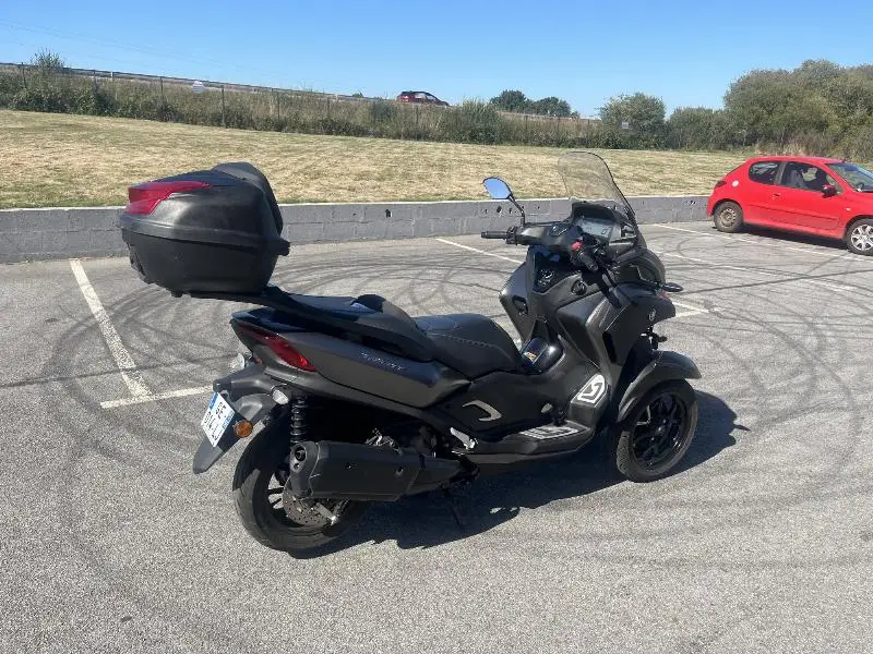 TRICITY 300