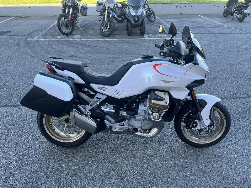 V100  MANDELLO