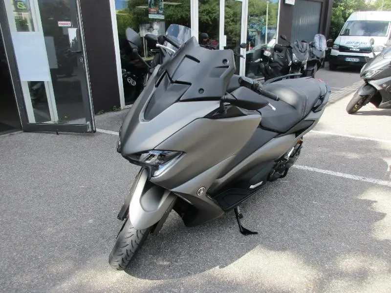 XP TMAX 560