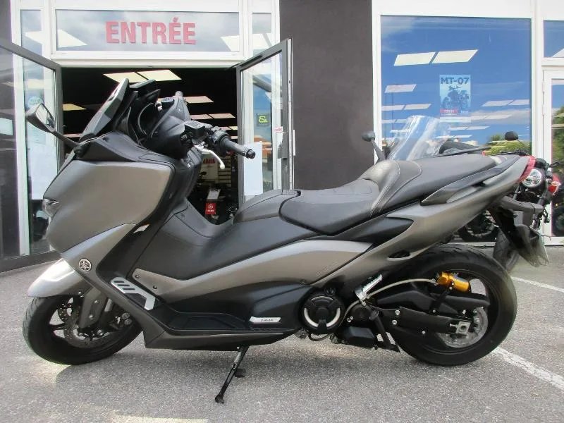 XP TMAX 560