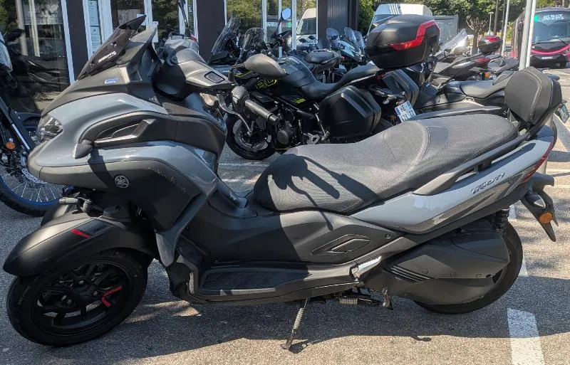 TRICITY 300