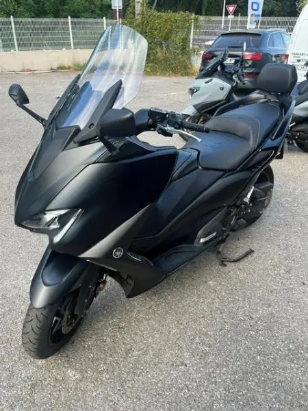 XP TMAX 560