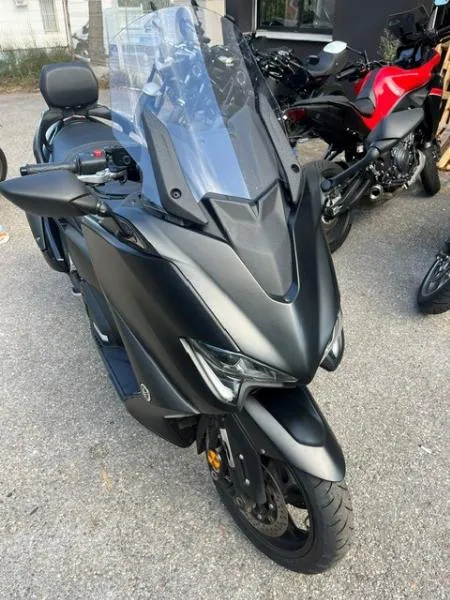 XP TMAX 560